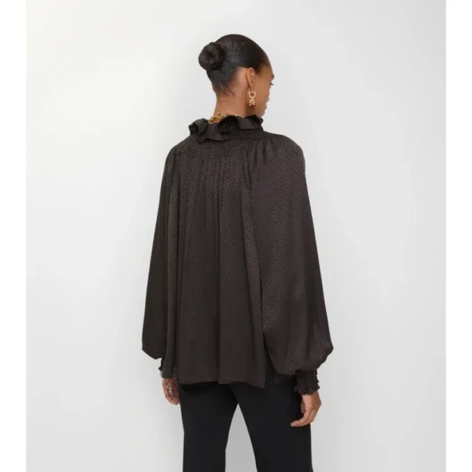 Blusa de seda geométrica