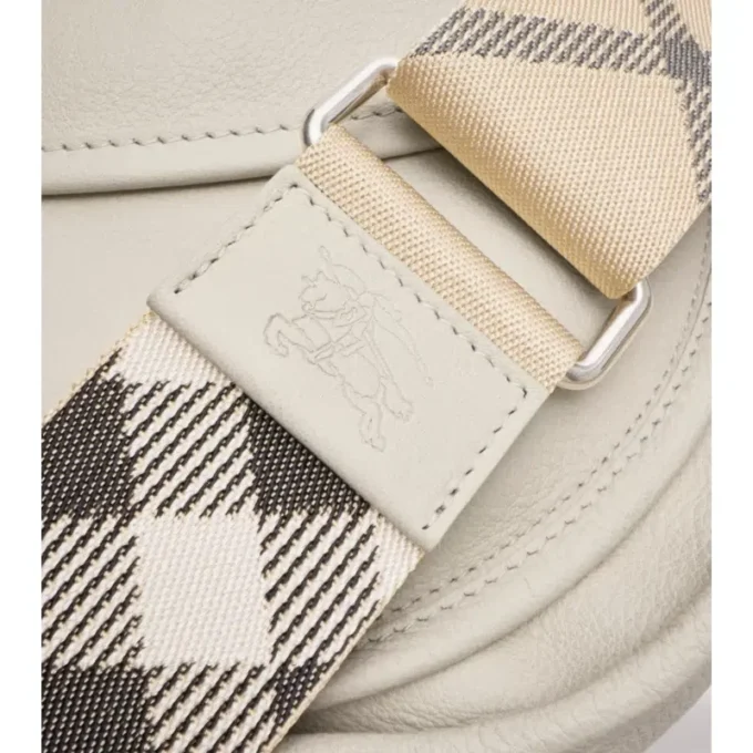 Bolso bandolera con clip mediano
