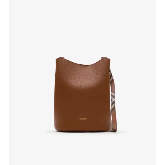 Bolso de cuero pequeño tipo cubo