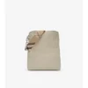 Bolso tipo cubo mediano con clip en forma de B 