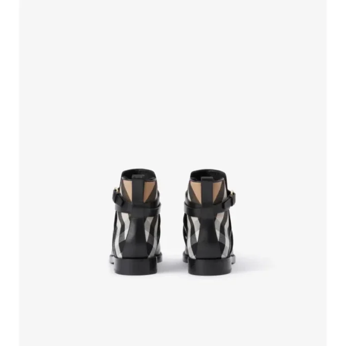 Botas de cuadros y piel