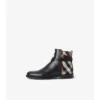 Botas de cuadros y piel