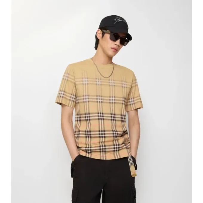Camiseta de algodón con estampado de cuadros degradado