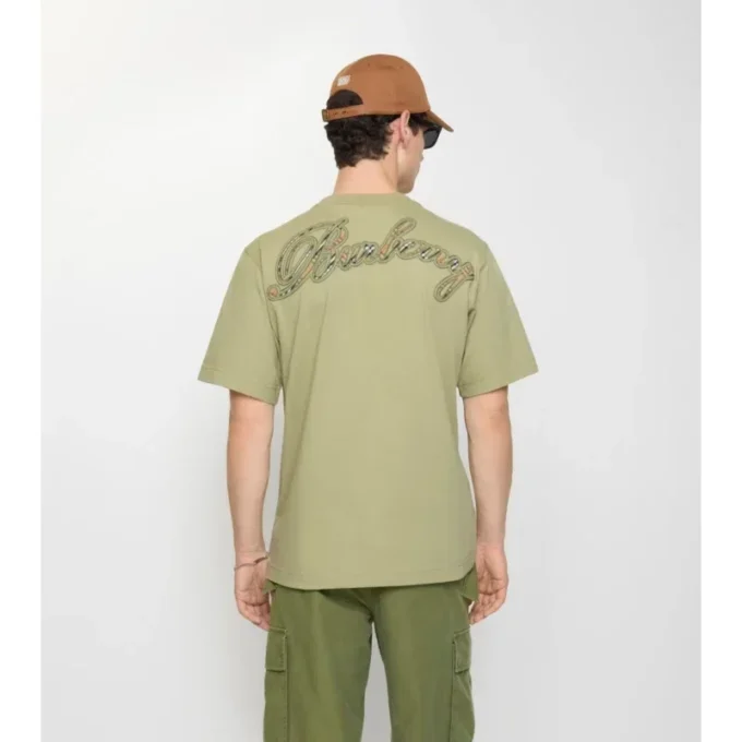 Camiseta de algodón con logotipo cursivo y estampado de cuadros