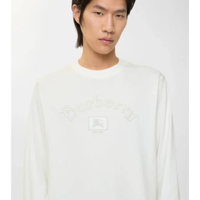 Camiseta de algodón de manga larga con logotipo gótico