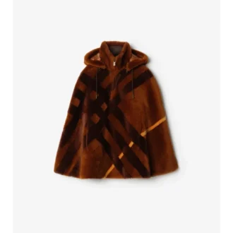 Capa de piel de oveja con intarsia de cuadros