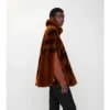 Capa de piel de oveja con intarsia de cuadros