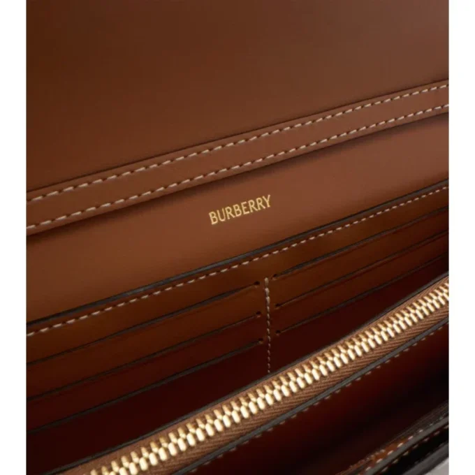 Cartera con correa de cadena y estampado de cuadros