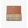 Cartera continental con estampado de cuadros