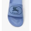 Chanclas con estampado de caballero