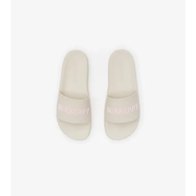 Chanclas con logotipo