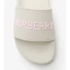 Chanclas con logotipo