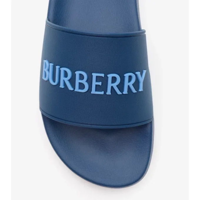 Chanclas con logotipo