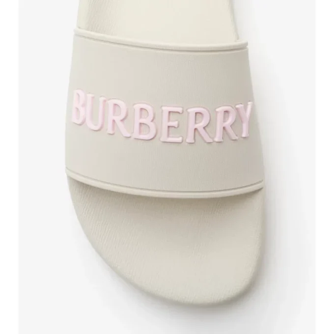 Chanclas con logotipo