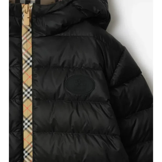 Chaqueta acolchada con capucha de nailon con cinta a cuadros