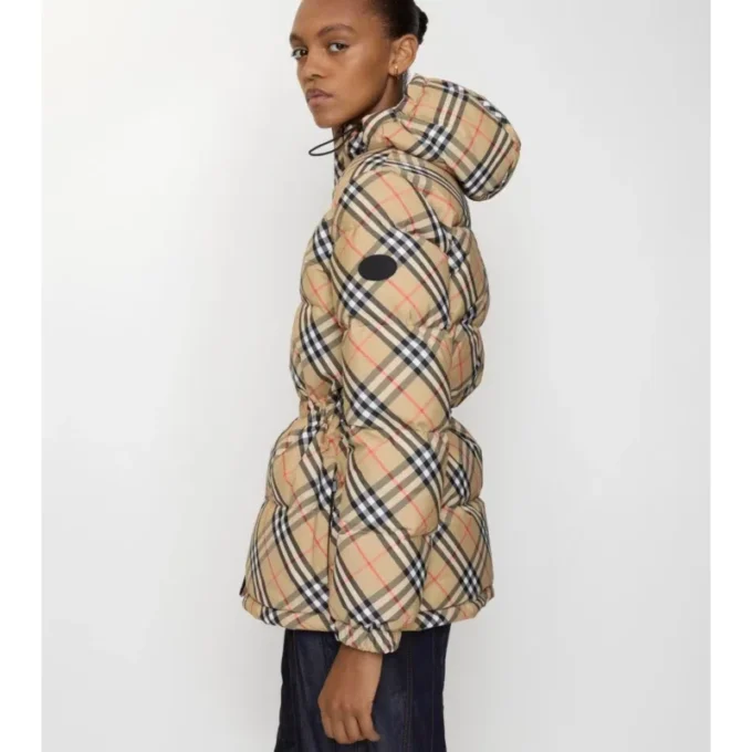 Chaqueta acolchada con capucha de nailon con estampado de cuadros