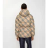 Chaqueta acolchada con capucha de nailon con estampado de cuadros