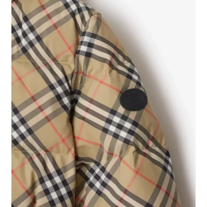 Chaqueta acolchada con capucha de nailon con estampado de cuadros