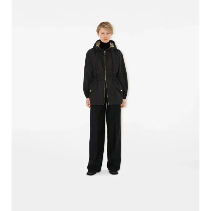 Chaqueta con capucha de nailon