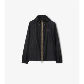 Chaqueta con capucha de nailon con cinta a cuadros