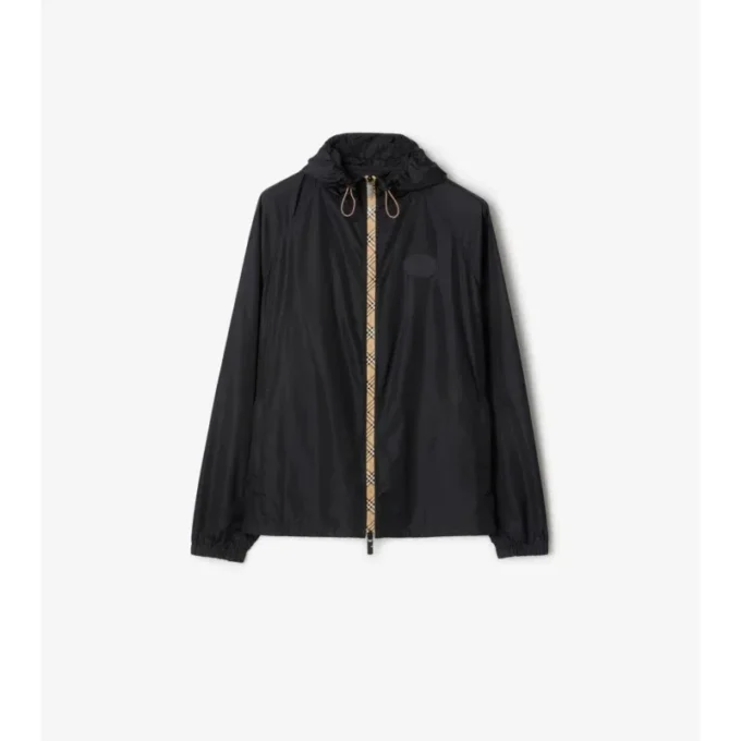 Chaqueta con capucha de nailon con cinta a cuadros