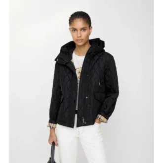 Chaqueta corta acolchada de nailon con capucha