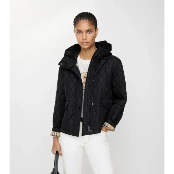 Chaqueta corta acolchada de nailon con capucha
