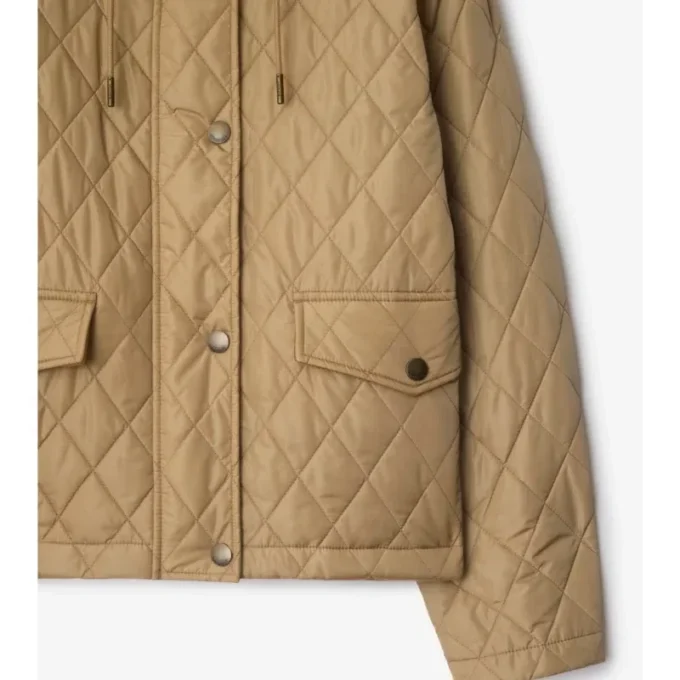 Chaqueta corta acolchada de nailon con capucha