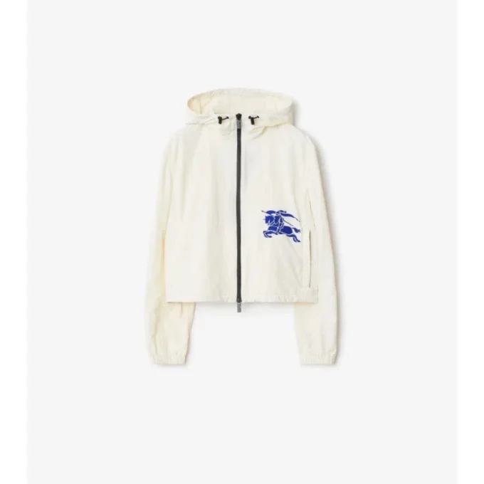 Chaqueta corta con capucha de nailon