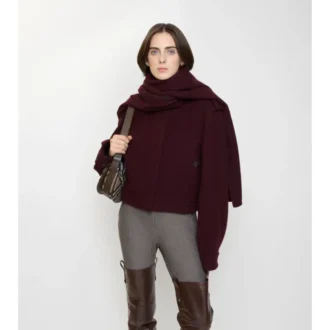 Chaqueta de lana con pañuelo desmontable