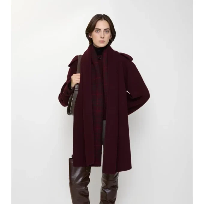 Chaqueta de lana con pañuelo desmontable
