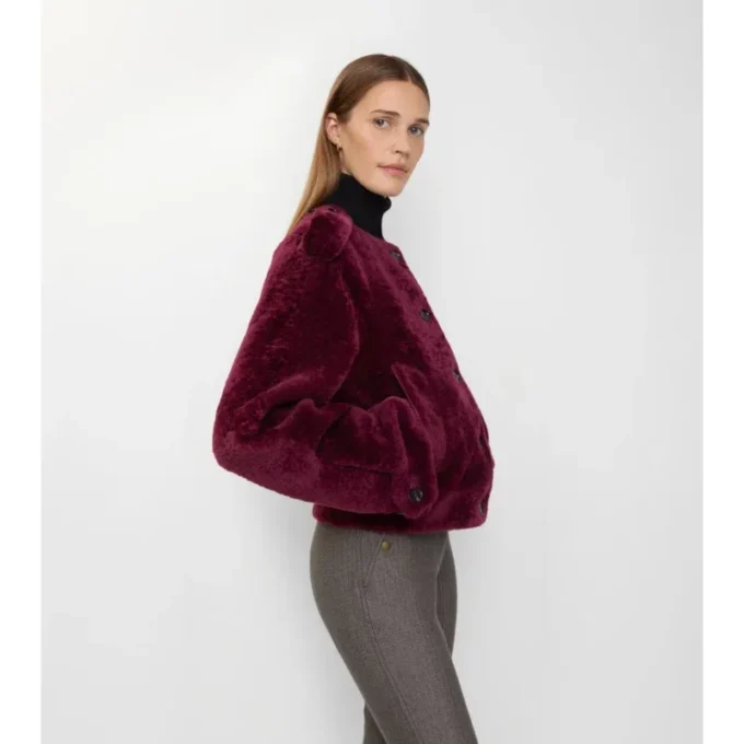 Chaqueta de piel de oveja con bufanda desmontable