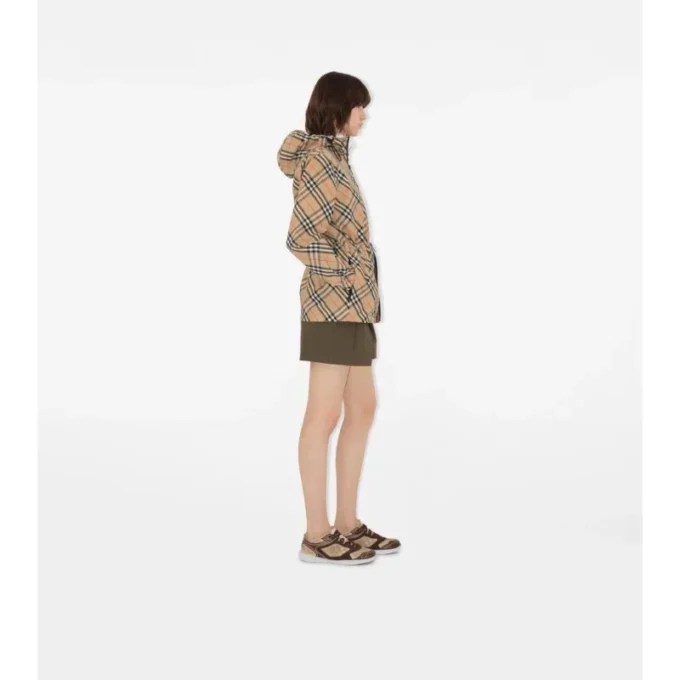 Chaqueta ligera con estampado de cuadros