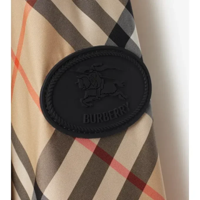 Chaqueta ligera con estampado de cuadros