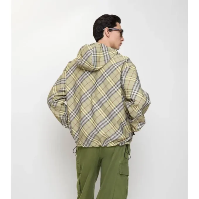 Chaqueta reversible con capucha y estampado de cuadros