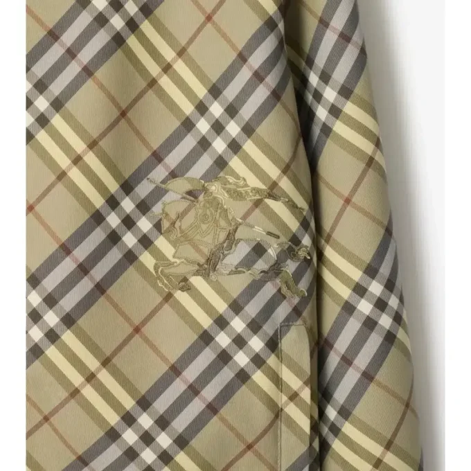 Chaqueta reversible con capucha y estampado de cuadros