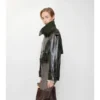 Chaqueta trench corta de cuero repujado