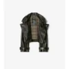 Chaqueta trench corta de cuero repujado