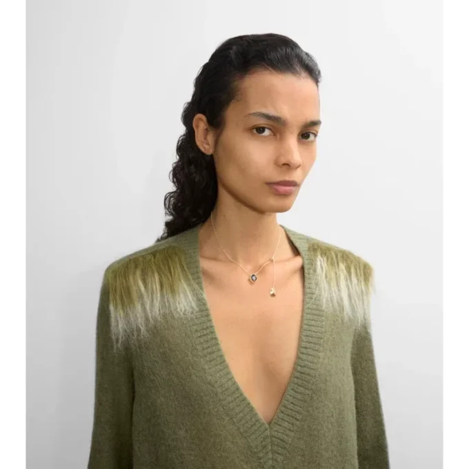 Collar con colgante de escudo de ónix
