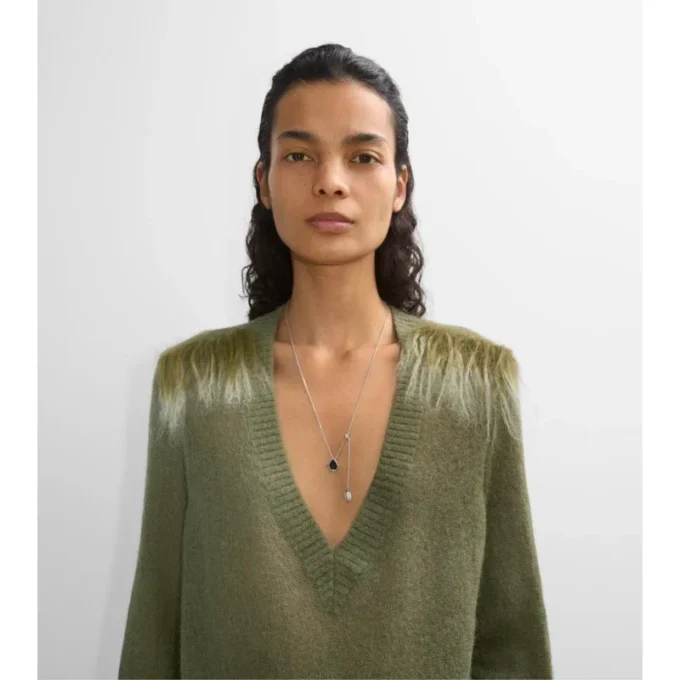 Collar con colgante de escudo de ónix