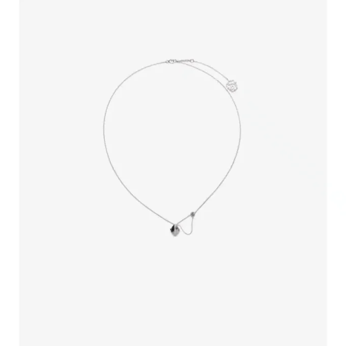 Collar con colgante de escudo de ónix