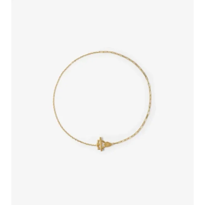Collar con escudo