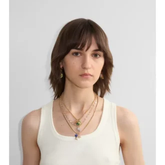 Collar de tres vueltas con colgantes 