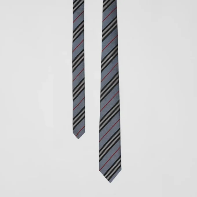 Corbata de seda con rayas icónicas de corte clásico