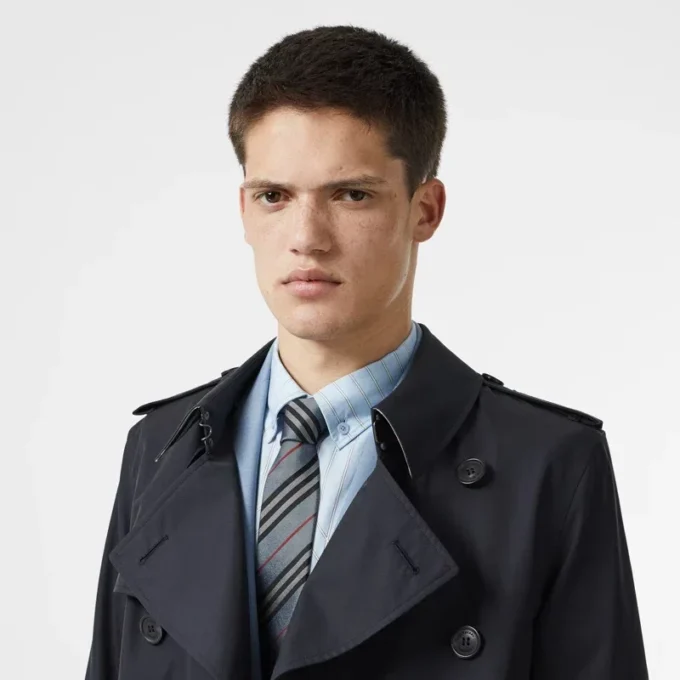 Corbata de seda con rayas icónicas de corte clásico
