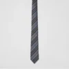 Corbata de seda con rayas icónicas de corte clásico