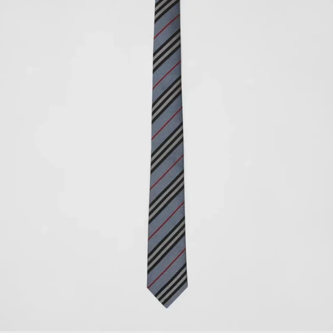 Corbata de seda con rayas icónicas de corte clásico