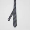 Corbata de seda con rayas icónicas de corte clásico