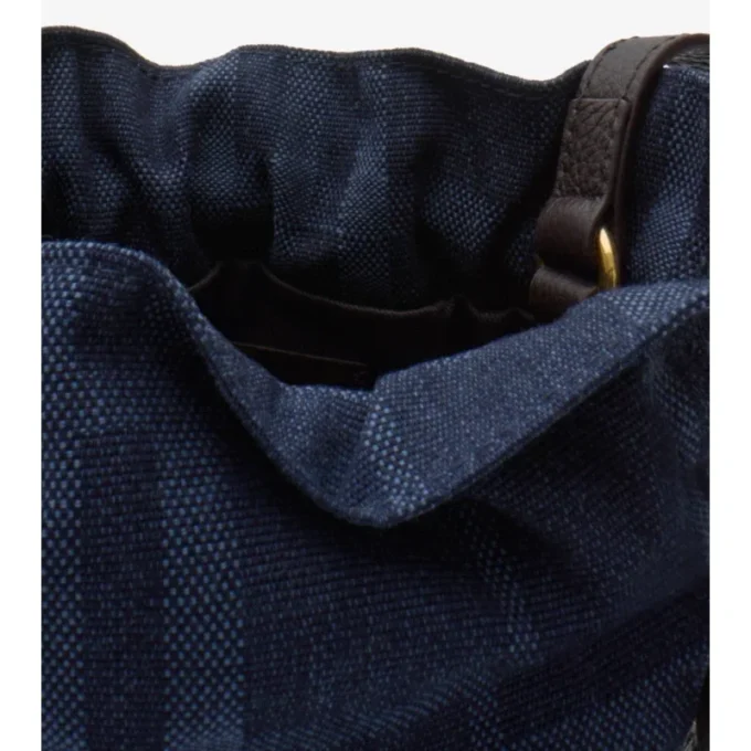Estuche en forma de herradura 