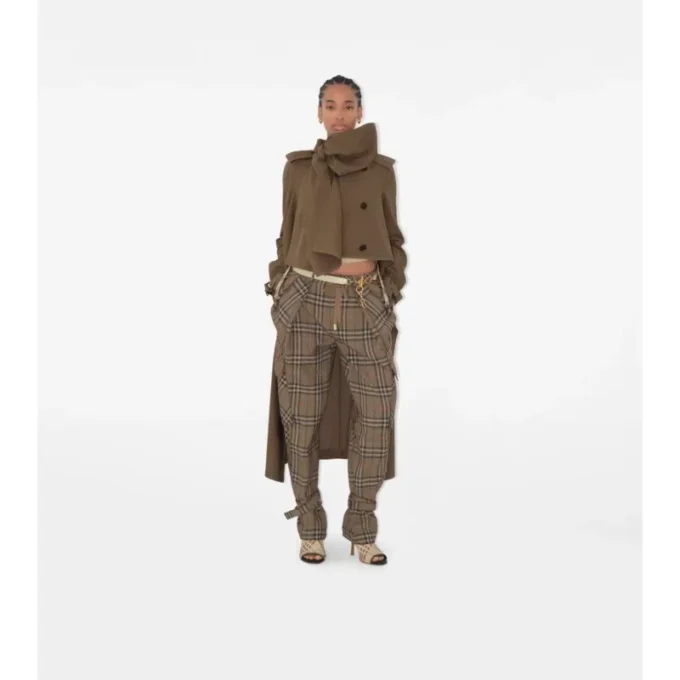 Gabardina con bufanda larga de seda como Trench Coat